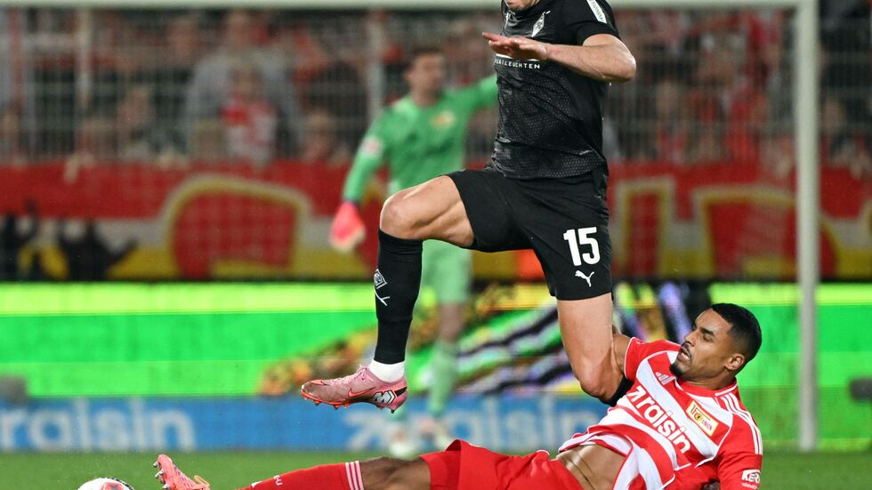 Doekhi (r.) traf doppelt in Halbzeit eins.