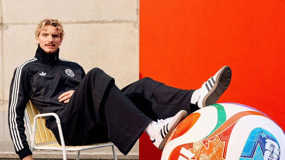 Nick Woltemade hofft auf eine starke WM mit dem neuen Spielball.