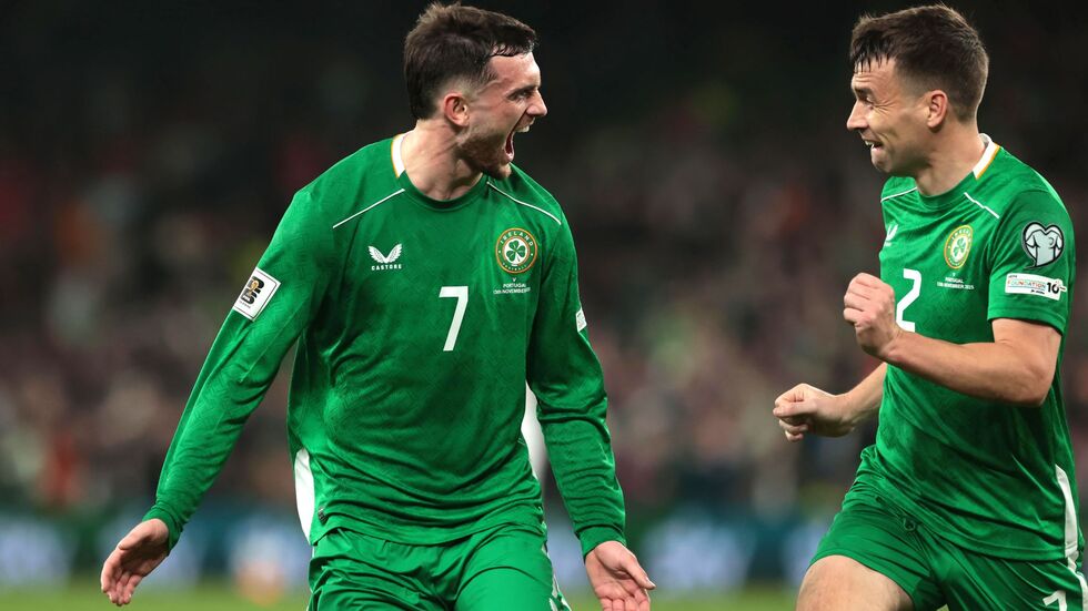 Troy Parrott (l) erzielte beide Tore für Irland. Troy Parrott (l) erzielte beide Tore für Irland.
