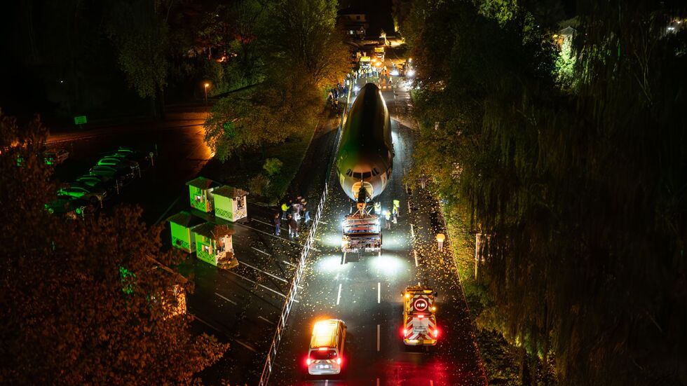 Innerhalb von drei Nächten wurde der Flieger zum Safaripark in der Südheide gebracht. Innerhalb von drei Nächten wurde der Flieger zum Safaripark in der Südheide gebracht.