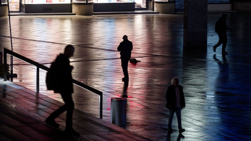Nicht nur auf der Straße fühlen sich viele Frauen unsicher. (Symbolbild) Nicht nur auf der Straße fühlen sich viele Frauen unsicher. (Symbolbild)