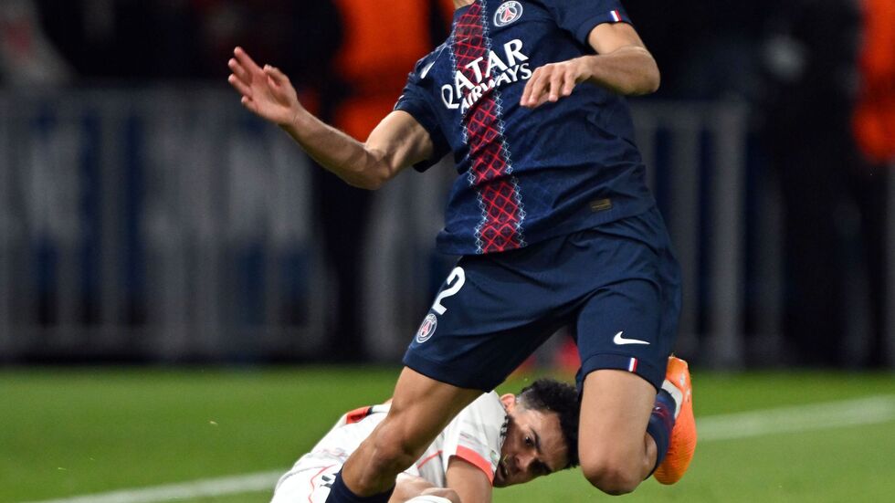 Der Moment, der das Spiel veränderte: Luis Díaz (unten) foult Achraf Hakimi und sieht danach die Rote Karte.