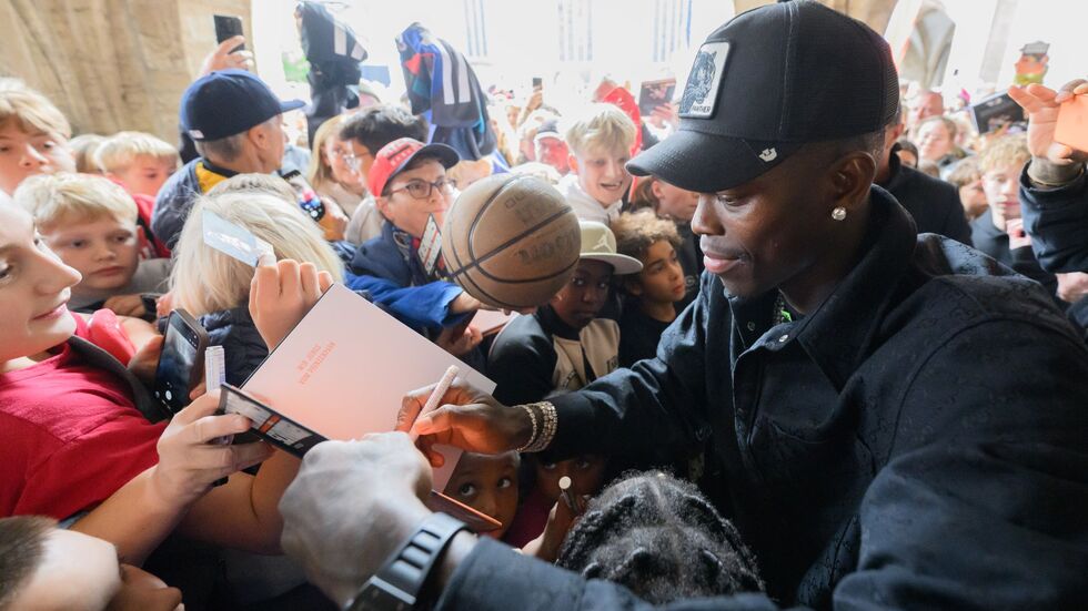 Tausende Basketball-Fans feierten Dennis Schröder in Braunschweig.