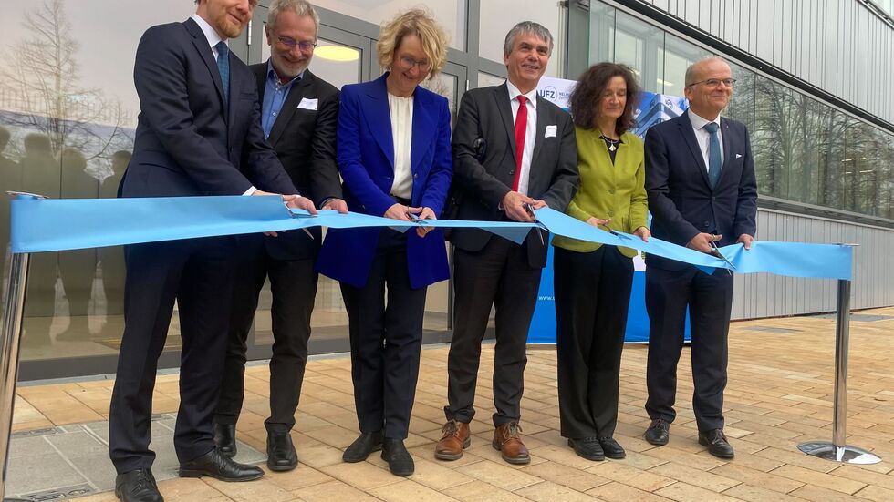 Zur Eröffnung kamen zahlreiche Vertreter aus Politik und Wissenschaft, Zur Eröffnung kamen zahlreiche Vertreter aus Politik und Wissenschaft,