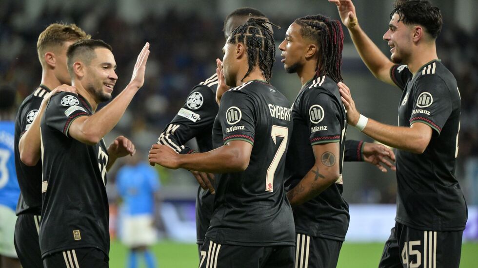 Abklatschen beim nächsten klaren Sieg: Die Bayern-Profis beim Torjubel. Abklatschen beim nächsten klaren Sieg: Die Bayern-Profis beim Torjubel.