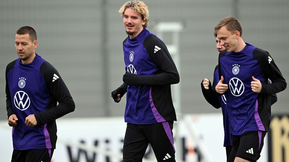 Infekt überwunden: Nick Woltemade (M.) beim Abschlusstraining.