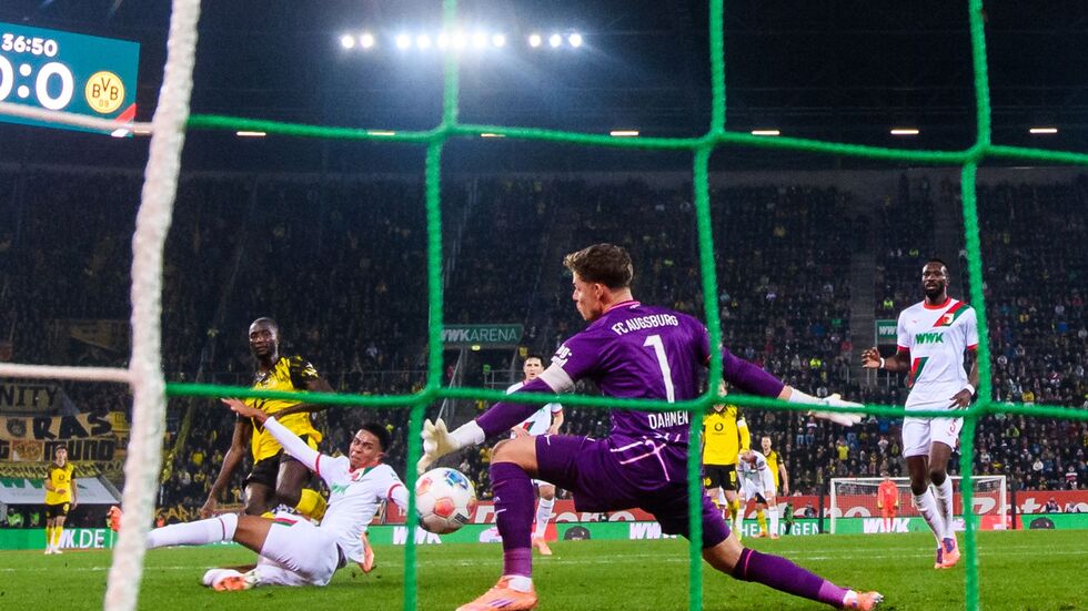 Serhou Guirassy sagt «danke». Der BVB-Stürmer beendet seine Torflaute nach einer Augsburger Slapstick-Aktion. Serhou Guirassy sagt «danke». Der BVB-Stürmer beendet seine Torflaute nach einer Augsburger Slapstick-Aktion.