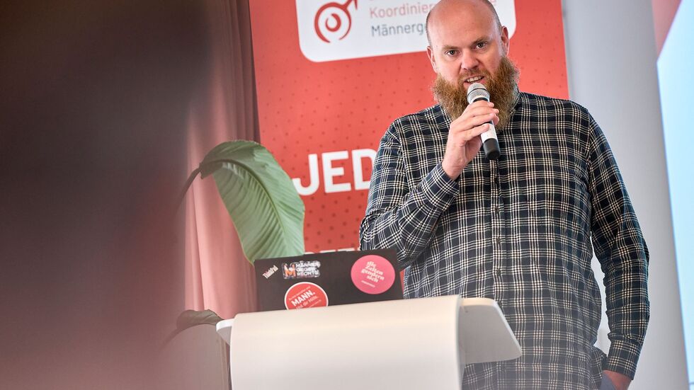 Viele betroffene Männer verharmlosen ihre Gewalterfahrung, sagt Tobias Schiefer. Viele betroffene Männer verharmlosen ihre Gewalterfahrung, sagt Tobias Schiefer.