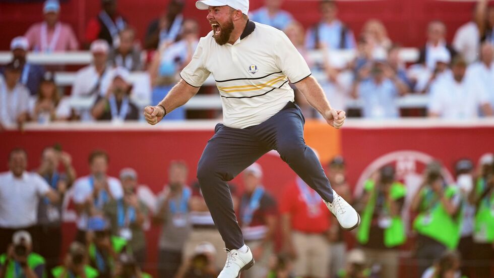 Der Satz nach dem entscheidenden Putt: Shane Lowry jubelt über die Titelverteidigung im Ryder Cup. Der Satz nach dem entscheidenden Putt: Shane Lowry jubelt über die Titelverteidigung im Ryder Cup.
