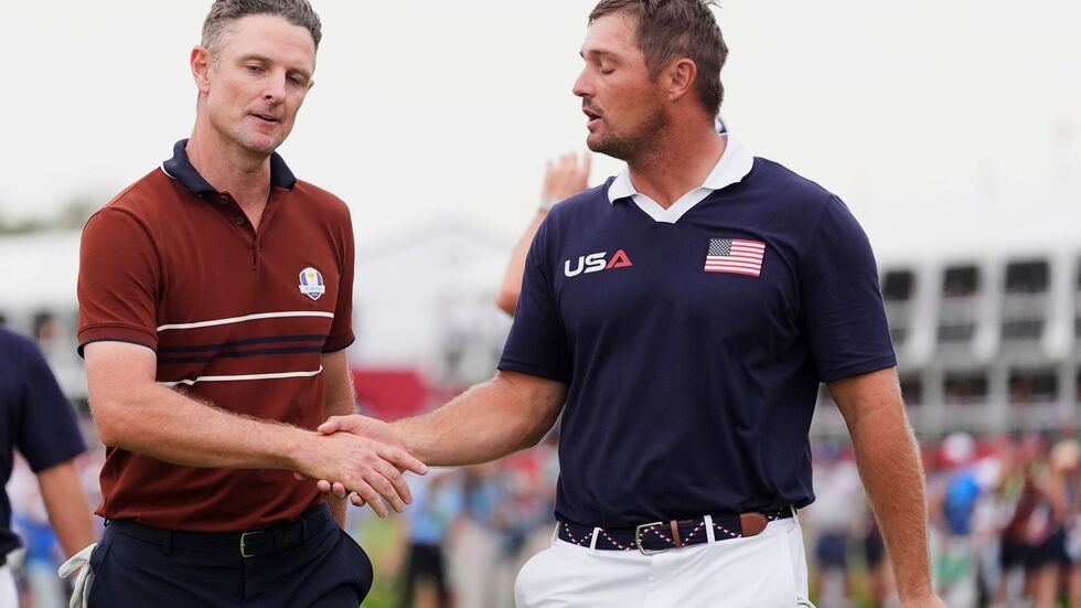 Zwischen Justin Rose (links) und Bryson DeChambeau wurde es vor dem abschließenden Handschlag emotional.