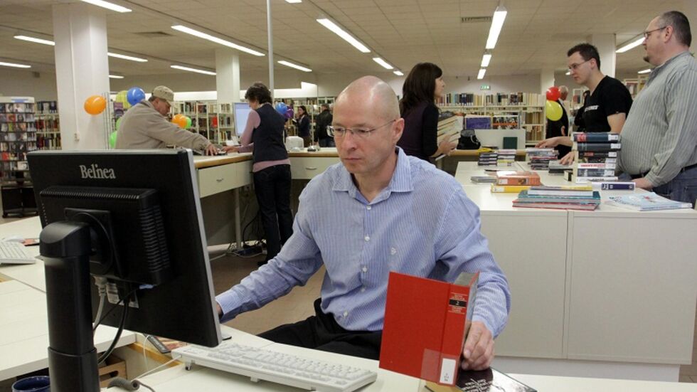 Biblio­theks­di­rektor Frank Körner an seinem neuen Arbeits­platz. (c) Marcus Richter Bibliotheksdirektor Frank Körner an seinem neuen Arbeitsplatz. (c) Marcus Richter