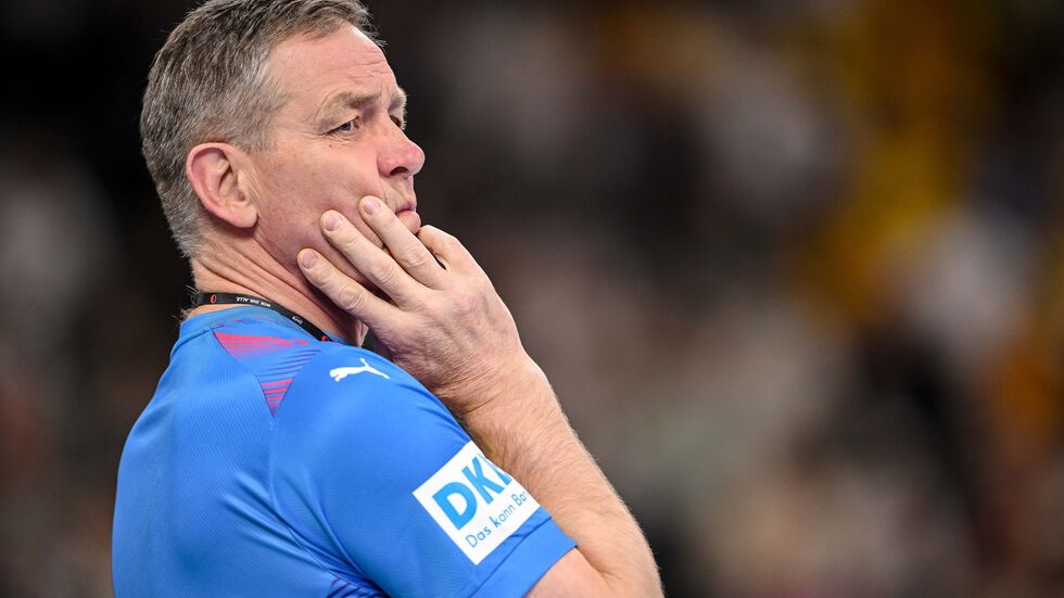 Kein Grund zur Freude. Alfred Gislason ist nicht zufrieden mit der Mannschaftsleistung. Kein Grund zur Freude. Alfred Gislason ist nicht zufrieden mit der Mannschaftsleistung.