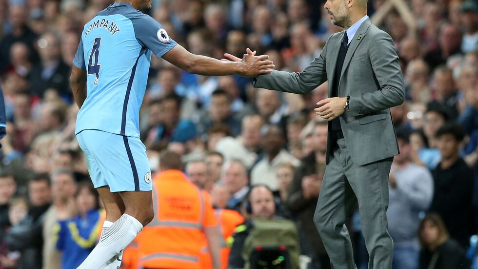 Vincent Kompany (l) und Pep Guardiola verbindet eine besondere Beziehung. (Archivbild)