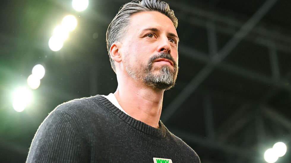 Augsburgs Coach Sandro Wagner stand schon vor dem Duell gegen Wolfsburg unter Druck.