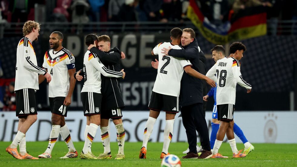 Alle erleichtert: Deutschland feiert das WM-Ticket.