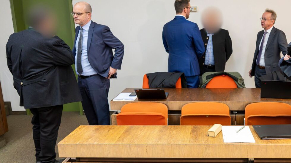 Die beiden Angeklagten zeigten vor Gericht Schuldgefühle. Die beiden Angeklagten zeigten vor Gericht Schuldgefühle.