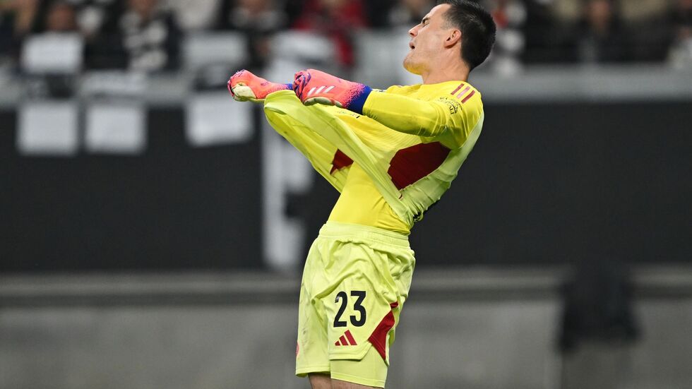 Frankfurts Torwart Michael Zetterer ärgerte sich über die vielen Gegentore gegen den FC Liverpool.