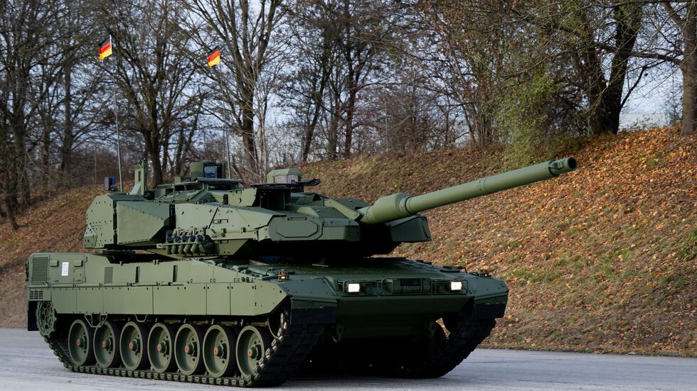 Roll-Out Leopard 2A8 und Panzerhaubitze 2000