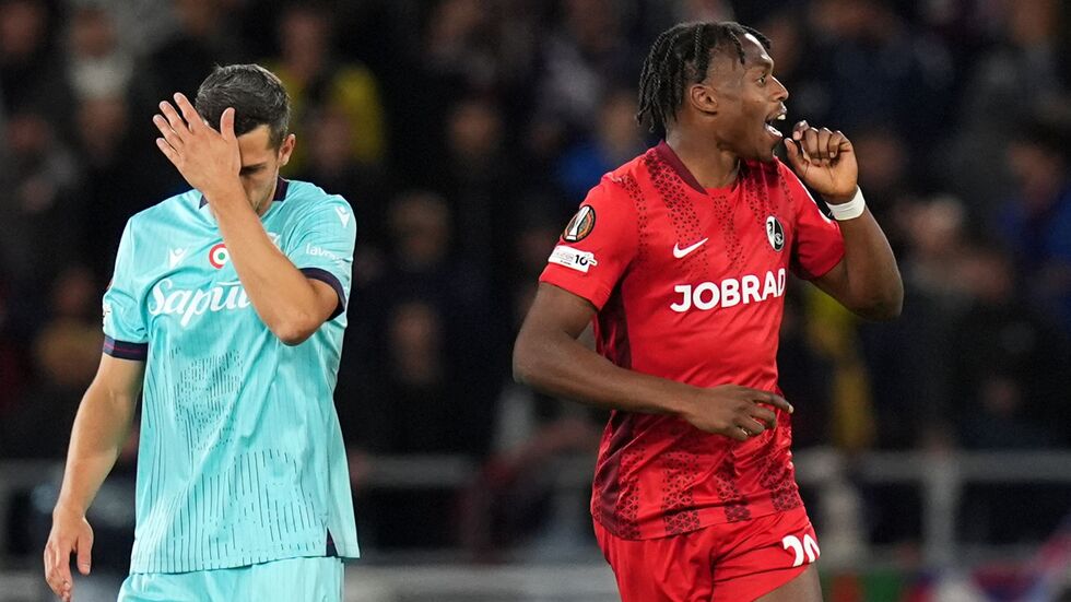 Junior Adamu freut sich über sein Tor zum 1:1. Junior Adamu freut sich über sein Tor zum 1:1.