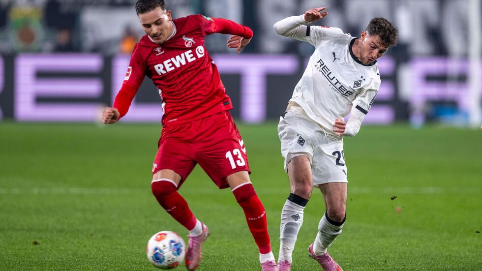 Derbyzeit am Rhein: Kölns Said El Mala (l) im Duell mit dem Gladbacher Joe Scally. Derbyzeit am Rhein: Kölns Said El Mala (l) im Duell mit dem Gladbacher Joe Scally.