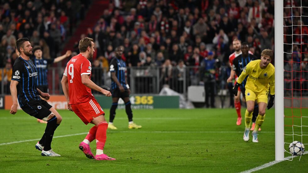 Harry Kane (M) erzielt das 2:0.