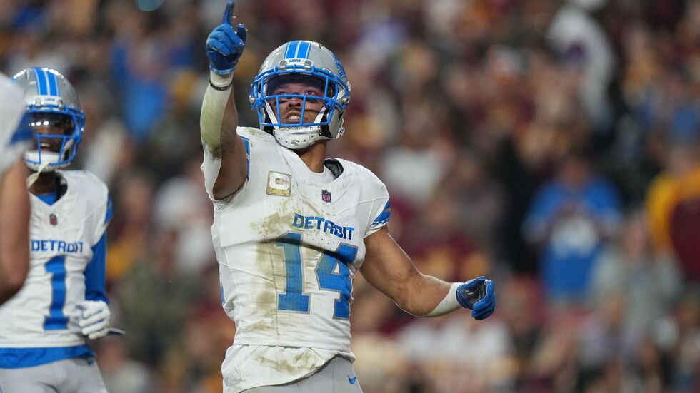 Amon-Ra St. Brown bejubelte seinen Touchdown mit einem Gruß an US-Präsident Donald Trump, der sich das Spiel vor Ort anschaute.