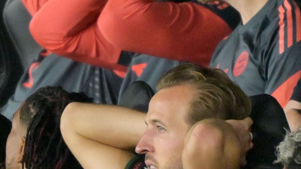 Nach seinem nächsten Doppelpack durfte Harry Kane die letzte halbe Stunde entspannt von der Bank aus zuschauen. Nach seinem nächsten Doppelpack durfte Harry Kane die letzte halbe Stunde entspannt von der Bank aus zuschauen.