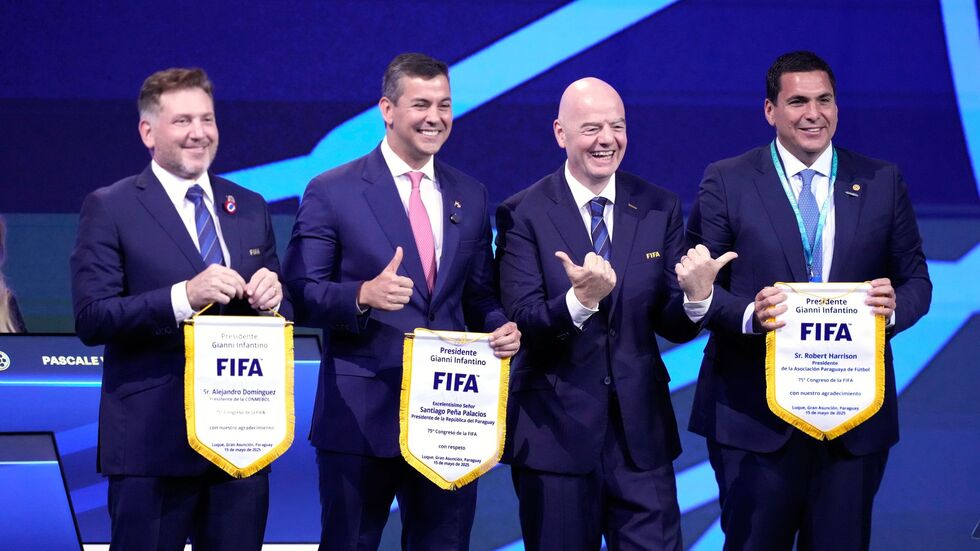 Gianni Infantino (2. von rechts) mit den Verbandsbossen der WM-Gastgeber Südamerikas