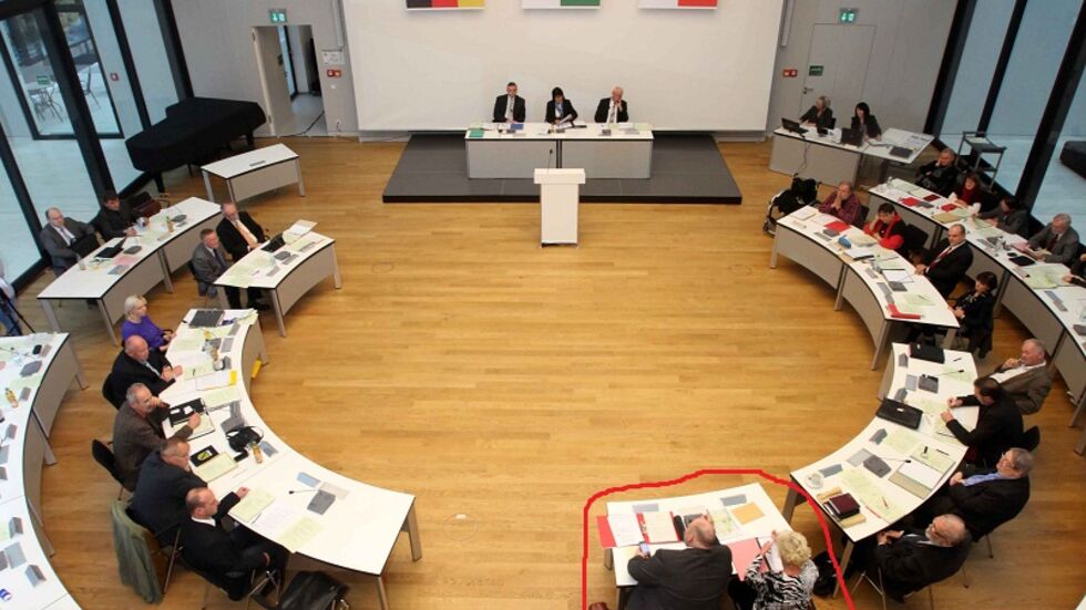 Rot einge­kreist: Thomas Gerisch und Angelika Müller, die die Fraktion verlassen haben. Dahinter Tristan Drechsel und Martin Schöpf. (c) Ralph Köhler, Archiv Rot eingekreist: Thomas Gerisch und Angelika Müller, die die Fraktion verlassen haben. Dahinter Tristan Drechsel und Martin Schöpf. (c) Ralph Köhler, Archiv