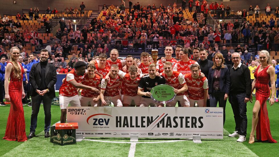 Der FSV jubelt über den Turniersieg. Der FSV jubelt über den Turniersieg.