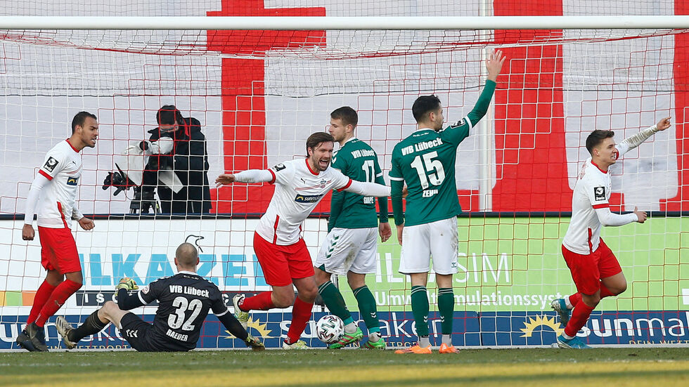 Ronny König jubelt über sein Tor zum zwischenzeitlichen 1:1 Ausgleich