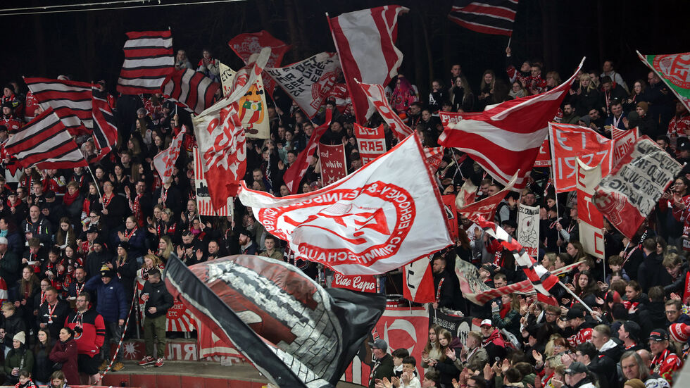 Nach dem Spiel gab es bei den Fans kein Halten mehr.