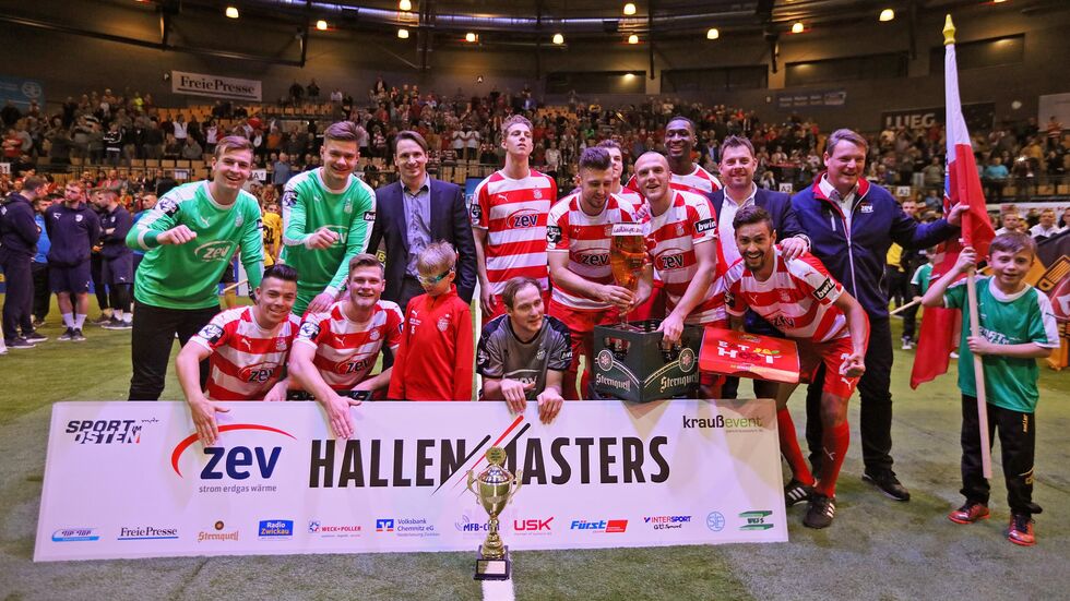 Der FSV Zwickau gewinnt zum dritten Mal in Folge das ZEV Hallenmasters. Der FSV Zwickau gewinnt zum dritten Mal in Folge das ZEV Hallenmasters.