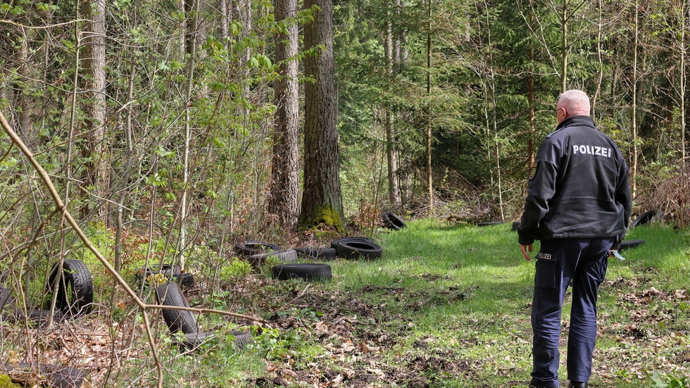 Die Polizei hat die Ermittlungen aufgenommen und sucht Zeugen.