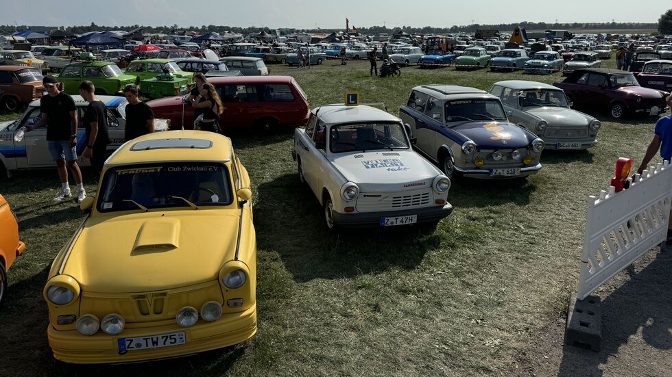 Insgesamt über 800 Fahrzeuge waren bei dem Treffen dabei. Insgesamt über 800 Fahrzeuge waren bei dem Treffen dabei.