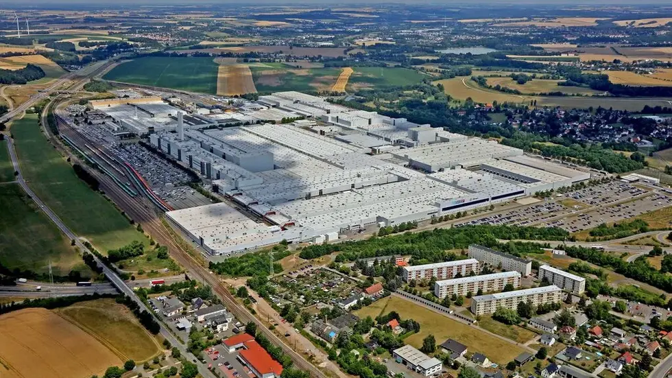 Das Volkswagen-Werk in Zwickau-Mosel von oben. Das Volkswagen-Werk in Zwickau-Mosel von oben.