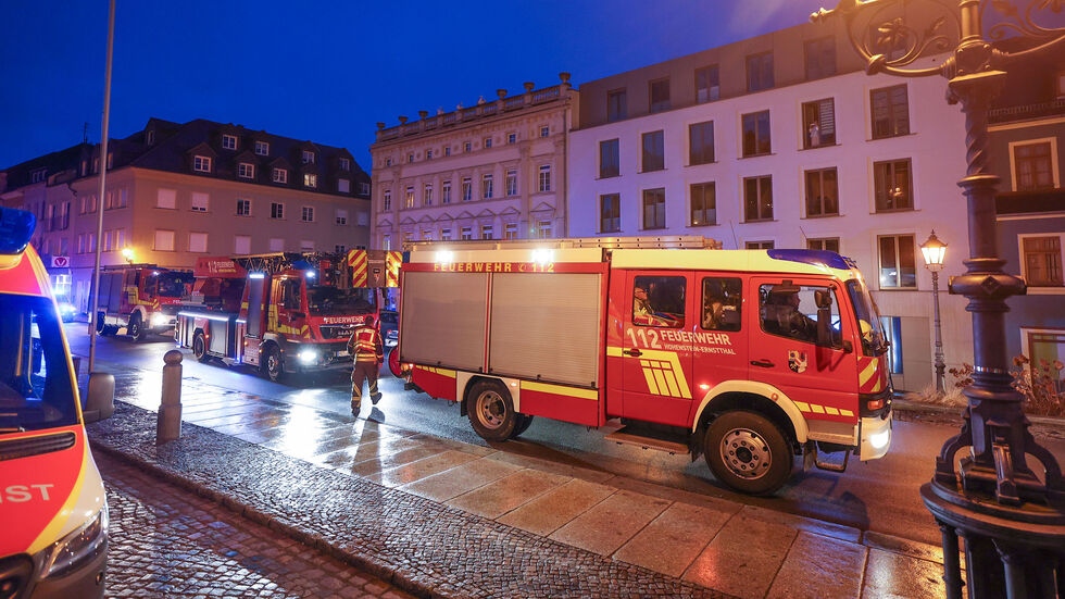 Die Feuerwehr Hohenstein-Ernstthal war mit 20 Kameraden und sechs Fahrzeugen im Einsatz.