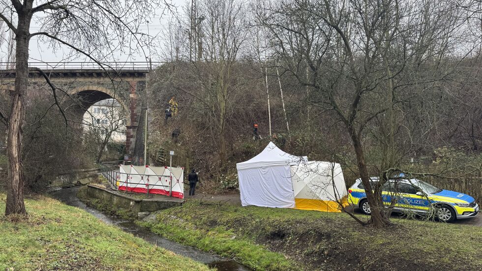 Die Polizei ist am Dienstagvormittag am Fundort im Einsatz. Die Polizei ist am Dienstagvormittag am Fundort im Einsatz.