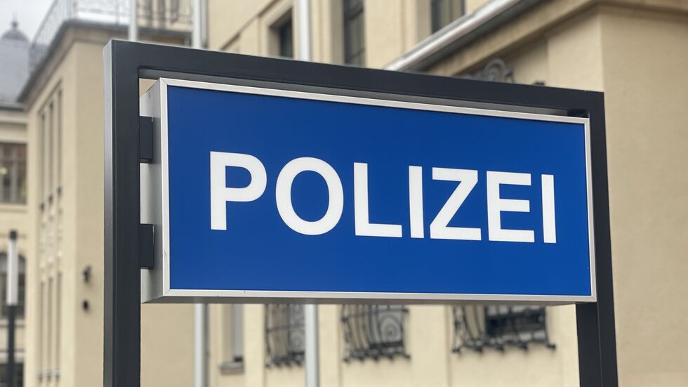 Schild an Zwickauer Polizeidirektion Schild an Zwickauer Polizeidirektion