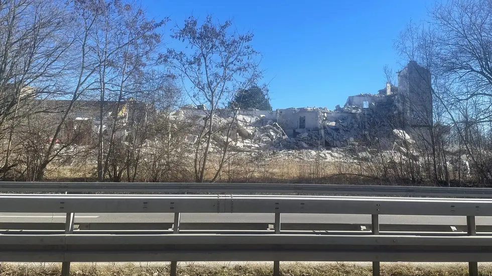 Der verfallene Plattenbau an der Äußeren Dresdner Straße gehört der Vergangenheit an. Der verfallene Plattenbau an der Äußeren Dresdner Straße gehört der Vergangenheit an.