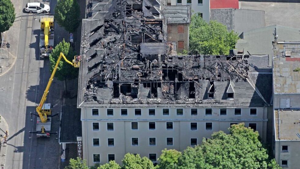 2015 war das schon leerstehende Hotel bei einem Brand schwer beschädigt worden. © Ralph Köhler/propicture 2015 war das schon leerstehende Hotel bei einem Brand schwer beschädigt worden. © Ralph Köhler/propicture