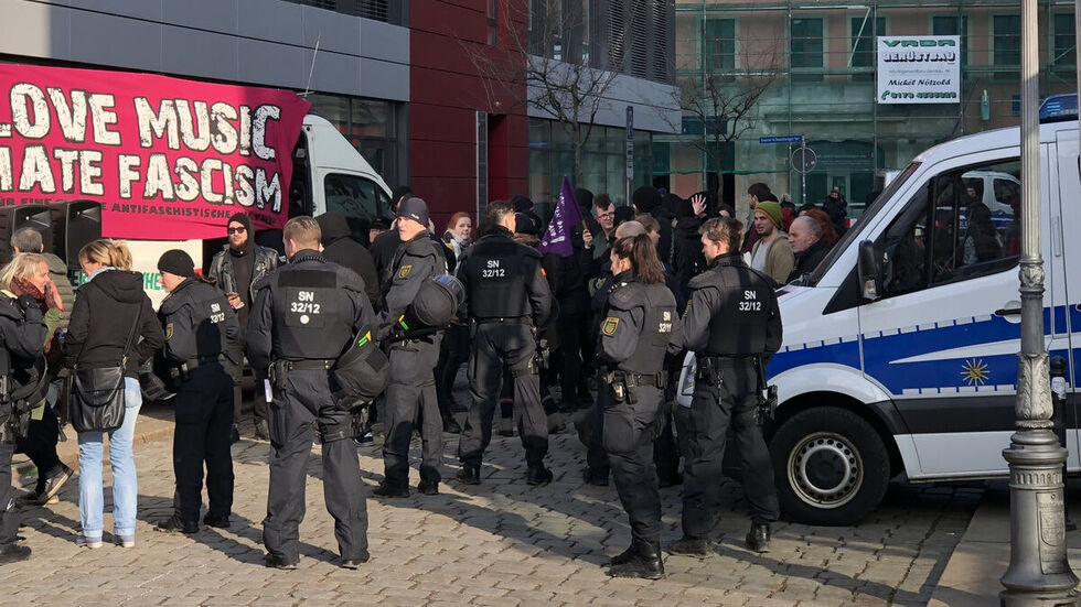 Die Polizei sperrte diese Straße zum Kornmarkt. (c) Redaktion 
