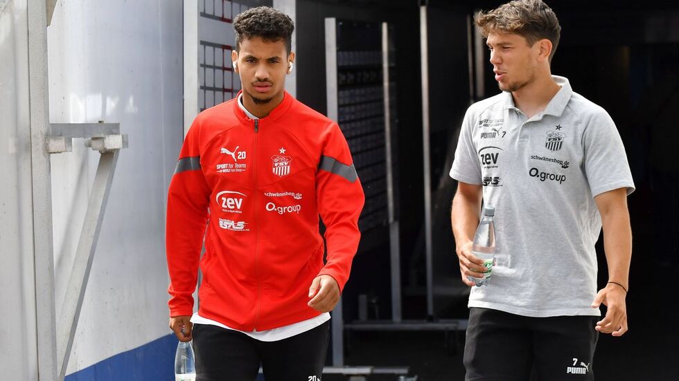 Noah Agbaje und Yannik Voigt letzten Sommer in der Haensch-Arena in Meppen