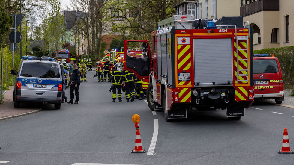 Rettunsgkräfte und Polizei waren in Auerbach im Vogtland im Einsatz wegen angeblich zu hoher Strahlenbelastung.