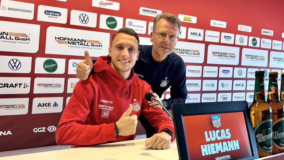 Torhüter Lucas Hiemann und Trainer Rico Schmitt bei der Spieltags-Pressekonferenz Torhüter Lucas Hiemann und Trainer Rico Schmitt bei der Spieltags-Pressekonferenz