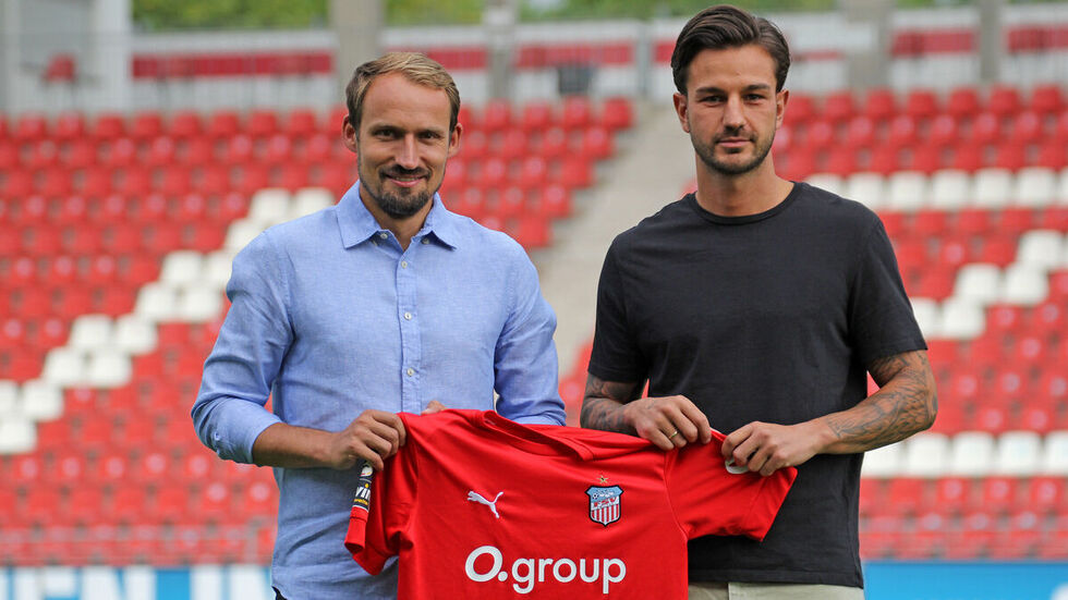 Filip Kusic (r.) mit Sportdirektor Toni Wachsmuth Filip Kusic (r.) mit Sportdirektor Toni Wachsmuth