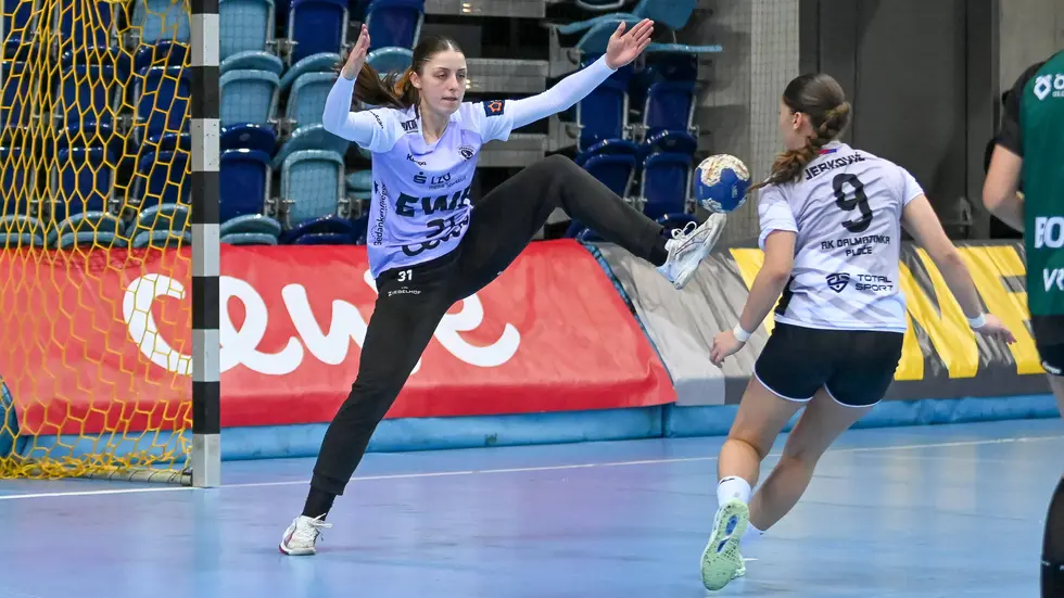 Alexandra Humpert pariert bei der EHF European League Qualifikation gegen Antea Jerkovic (Dalmantika Ploce, 09) Alexandra Humpert pariert bei der EHF European League Qualifikation gegen Antea Jerkovic (Dalmantika Ploce, 09)