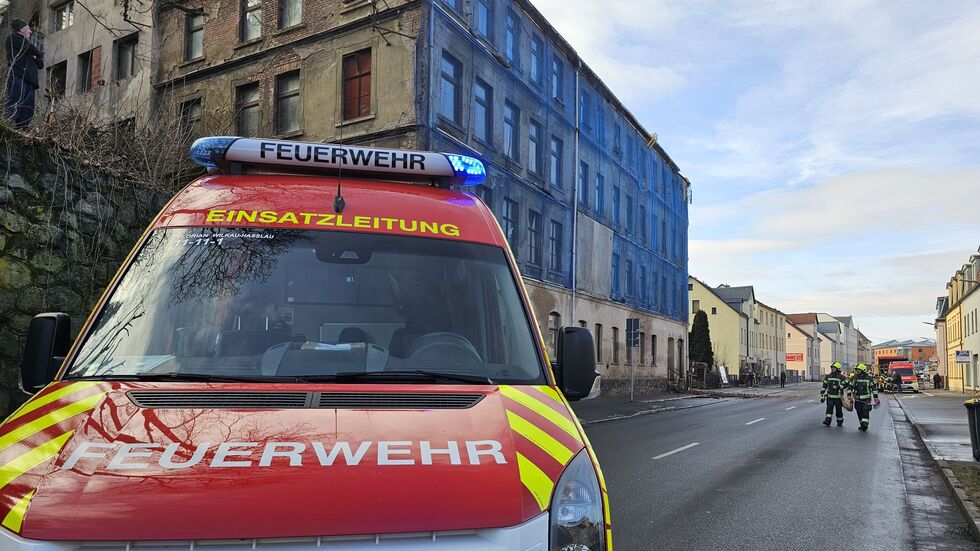 Polizei und Rettungskräfte sind vor Ort. Polizei und Rettungskräfte sind vor Ort.