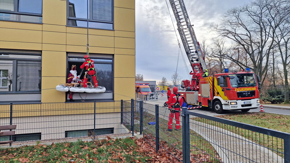 Der "Nikolaus-Einsatz" war für Patienten und Mitarbeiter des HBK eine willkommene Abwechslung. Der "Nikolaus-Einsatz" war für Patienten und Mitarbeiter des HBK eine willkommene Abwechslung.