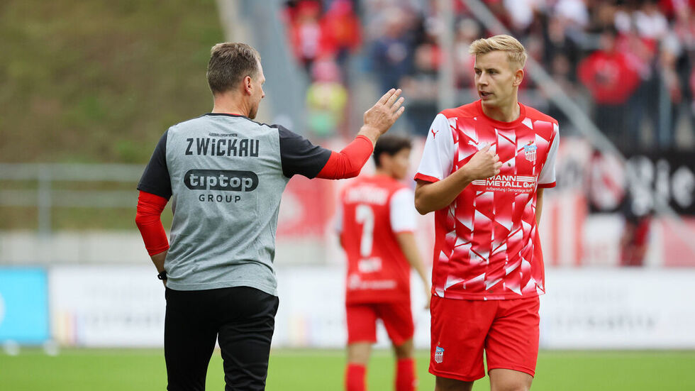 Die besten Chance für Zwickau hatte Stürmer Maximilian Somnitz (re.). Die besten Chance für Zwickau hatte Stürmer Maximilian Somnitz (re.).